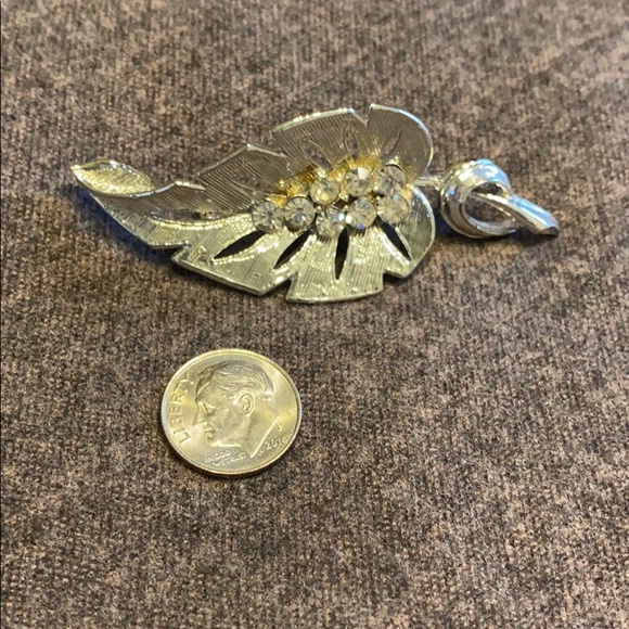Vintage Leaf Silvery Sparkly Rhinestone Brooch/Pin - Picture 7 of 7
